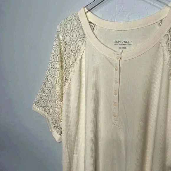 Torrid Fitted Super Soft Rib Lace Henley Top 4 4X 26 - Picture 4 of 8